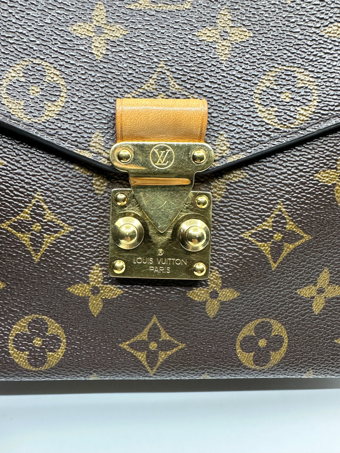 LV Pochette Metis