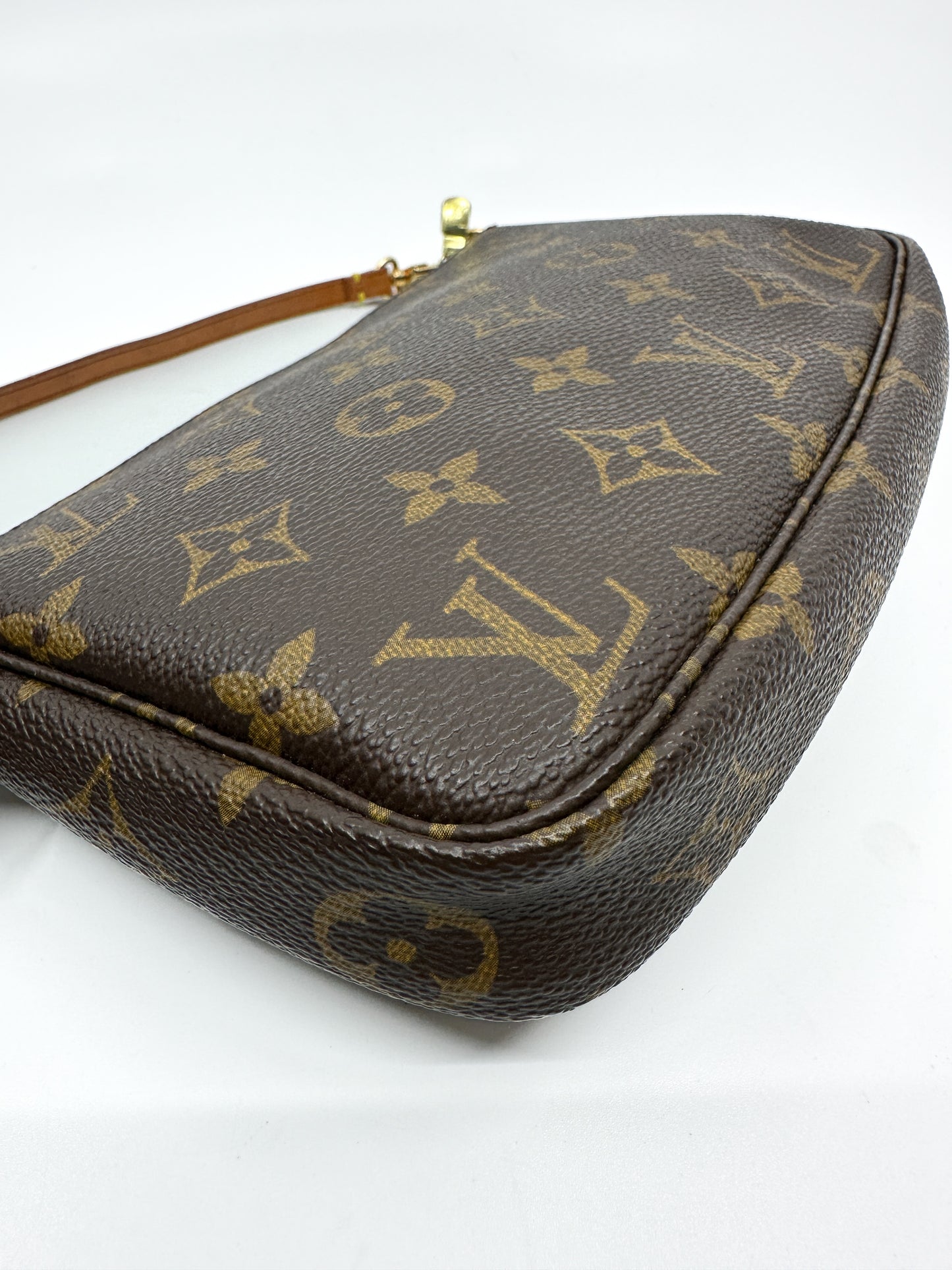 LV Pochette Accessory