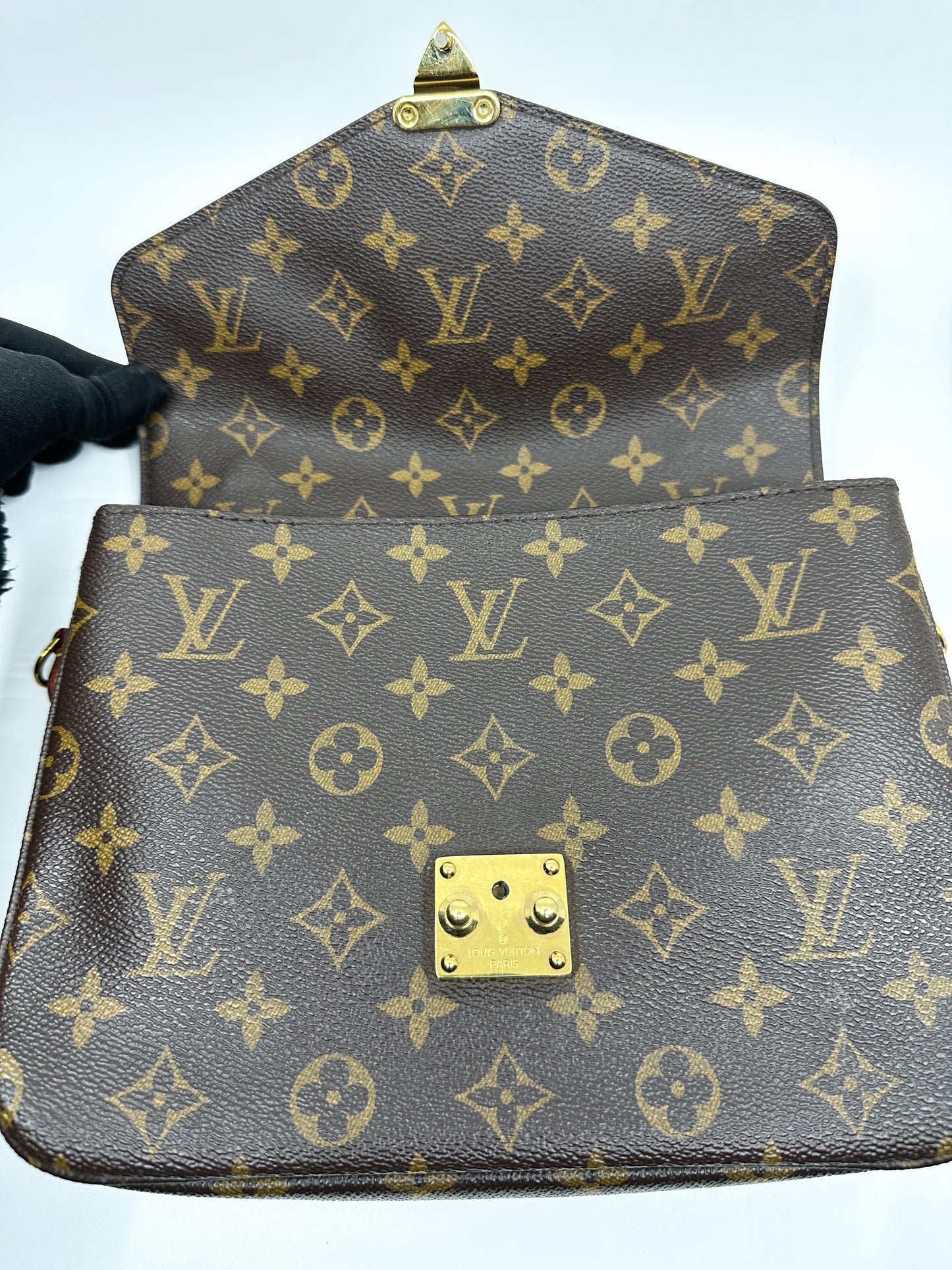 LV Pochette Metis