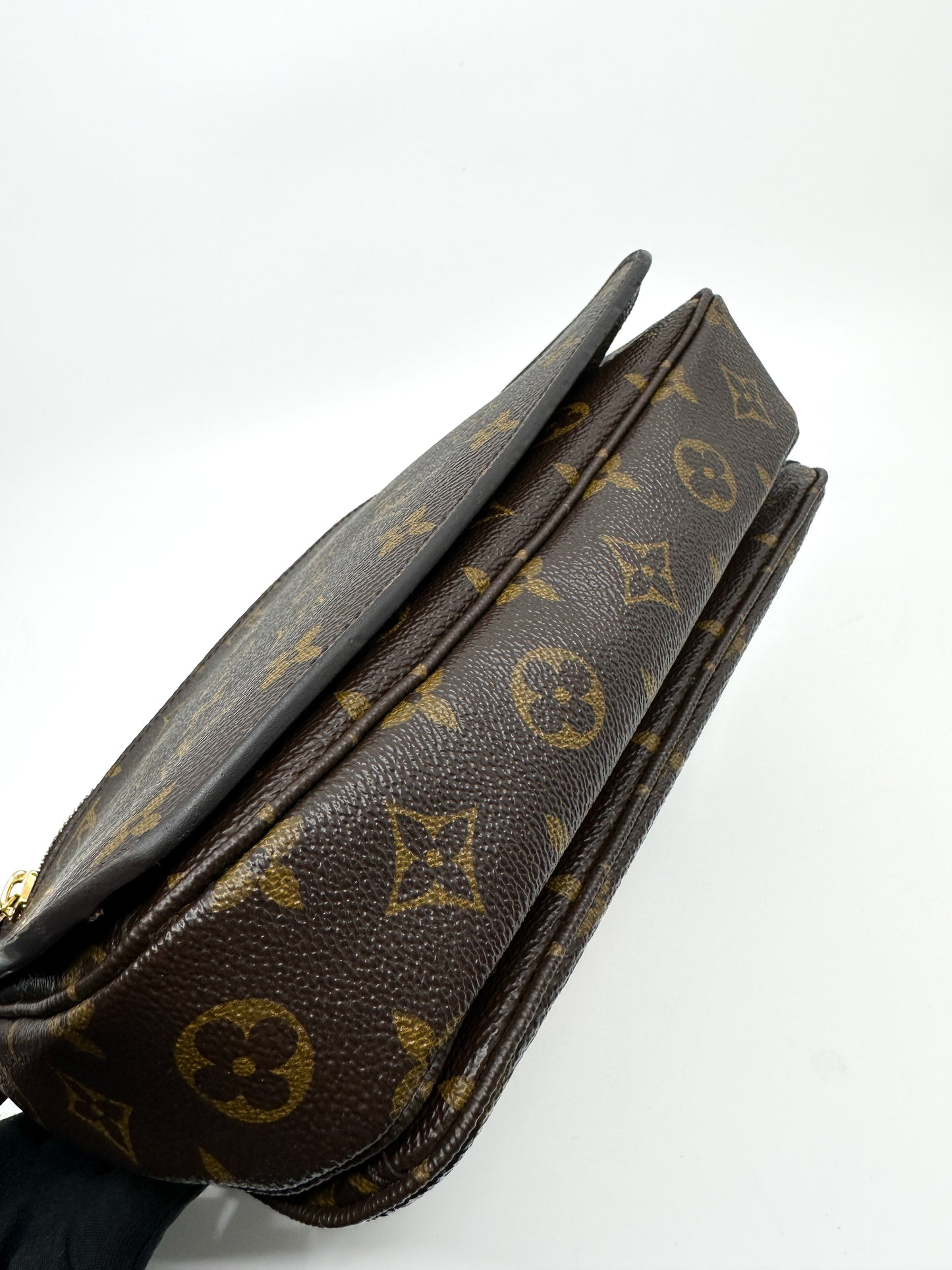 LV Pochette Metis