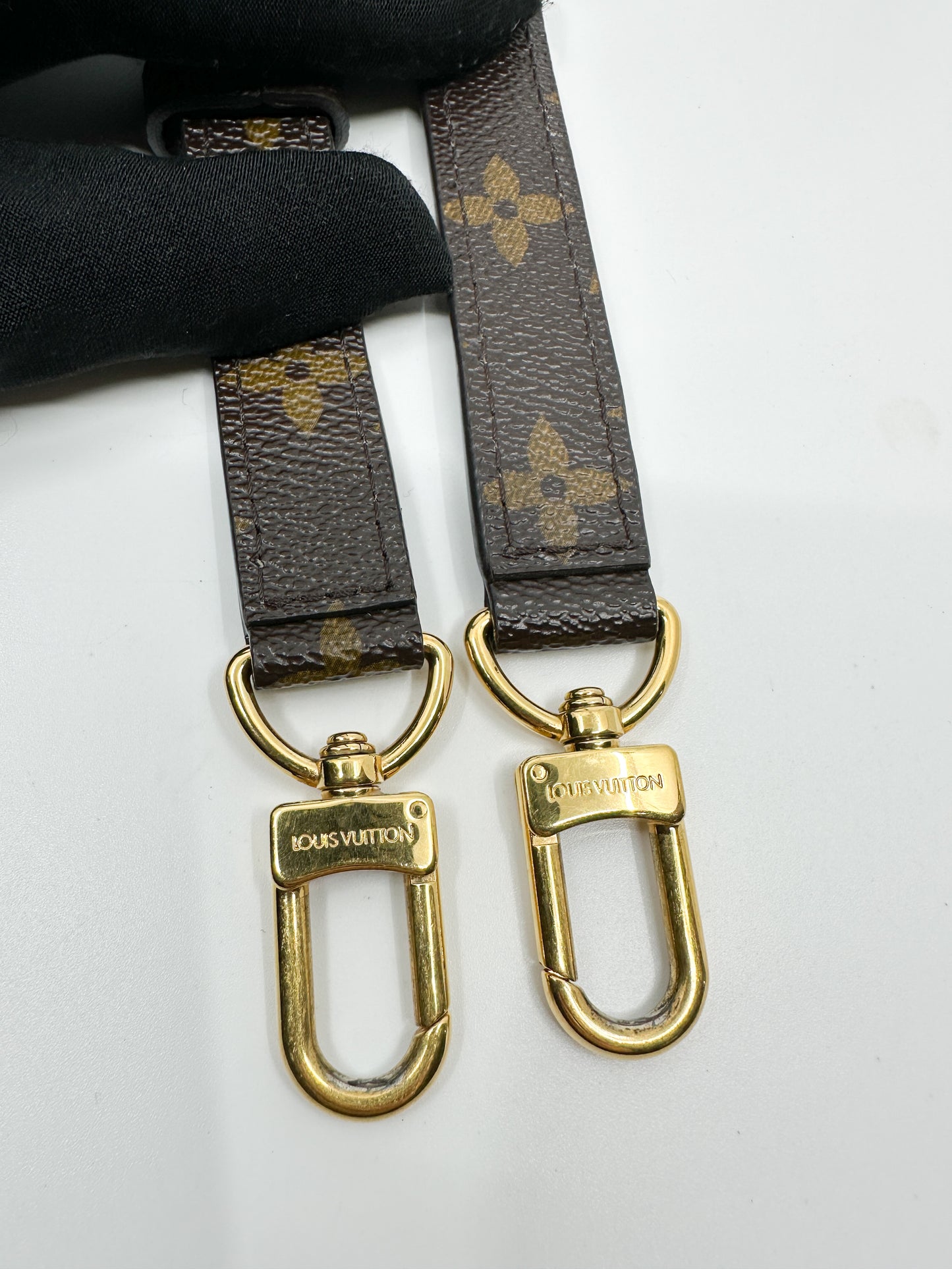 LV Pochette Metis