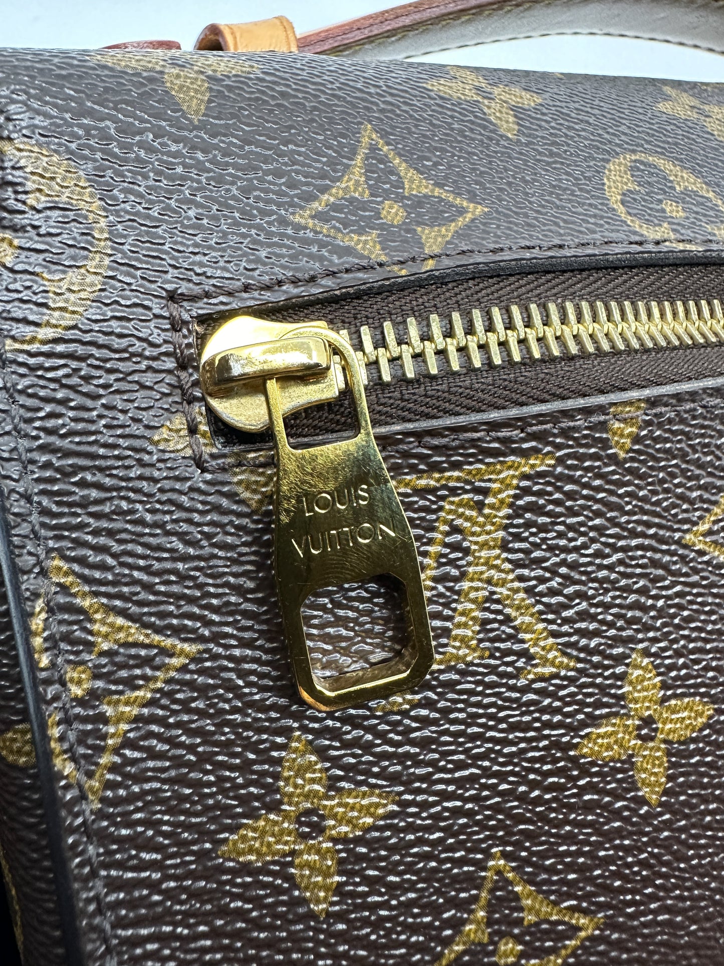 LV Pochette Metis