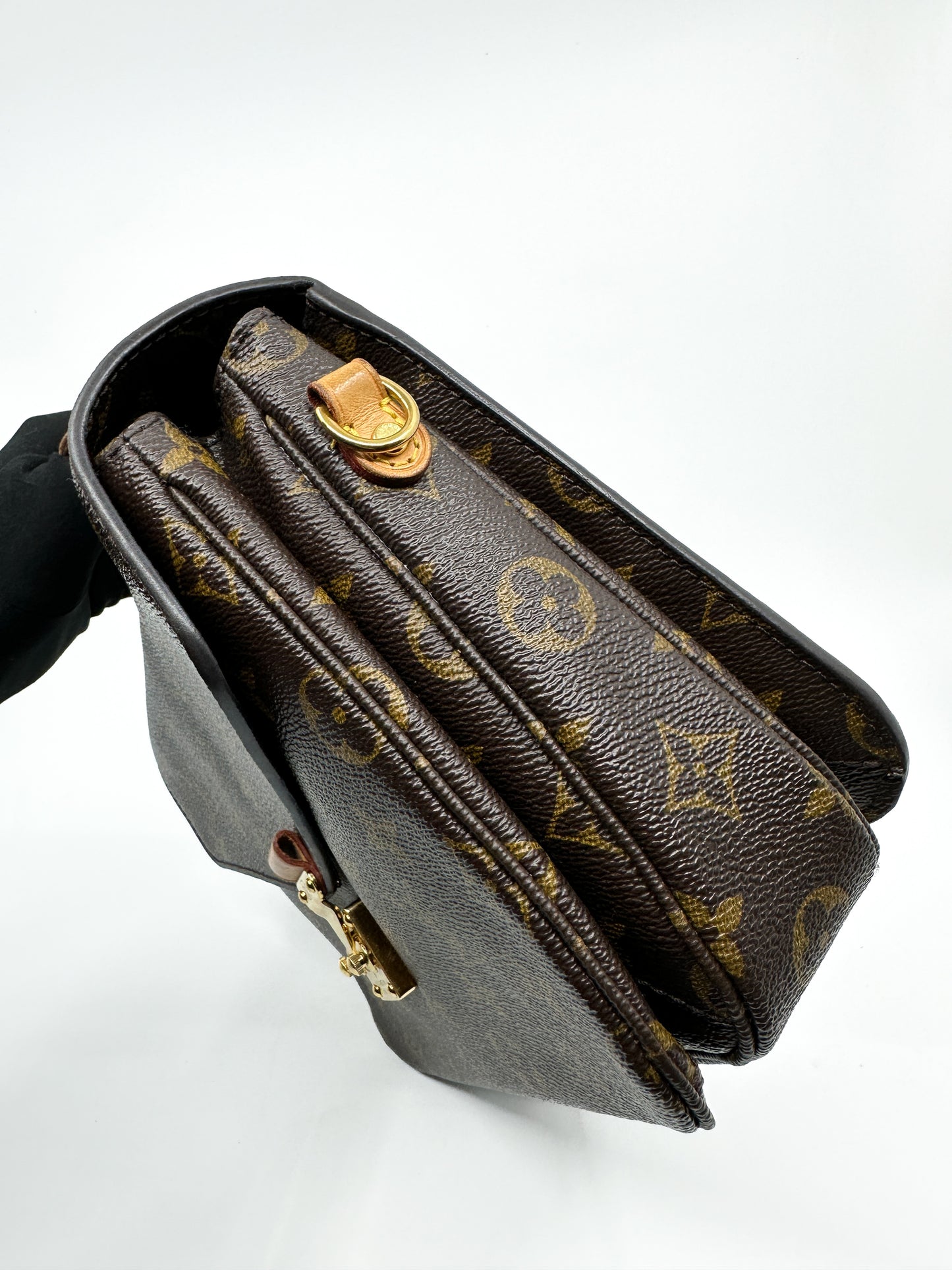 LV Pochette Metis