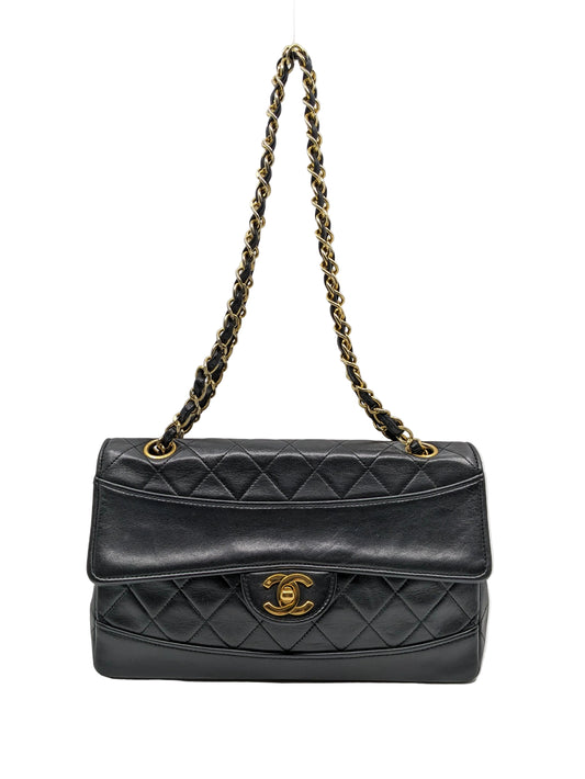 Rare Vintage Chanel Classic Single Curve Flap Medium Lambskin Black 24K Gold Hardware